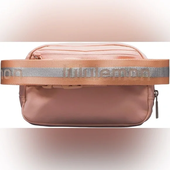 NWT LULULEMON PINK WORDMARK 1L BELT BAG - Picture 3 of 7